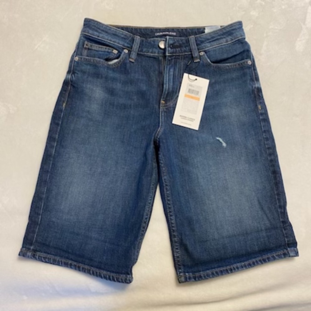 NWT Calvin Klein Jean Shorts W26 .